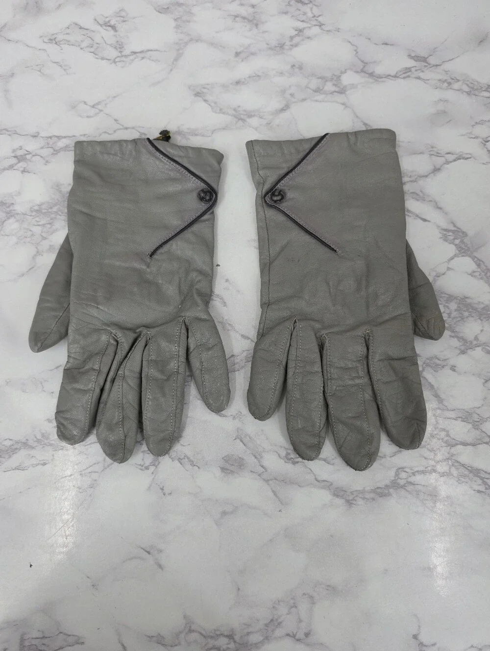 Vintage Leather Driving Gloves Gray with Black Accents And Knot Button